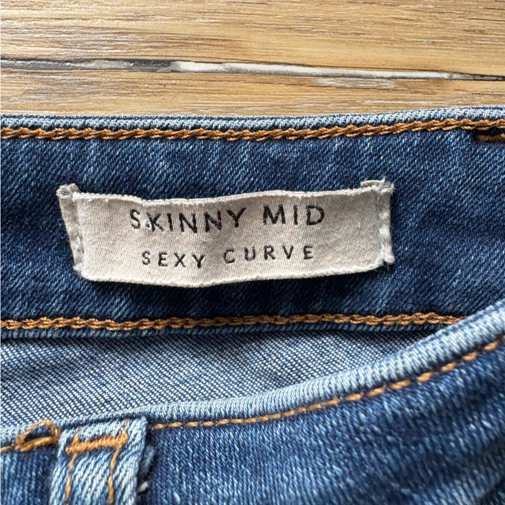 Guess Jeans G05 Skinny Mid-Rise Sexy Curve Dark Wash Denim Jeans View 4